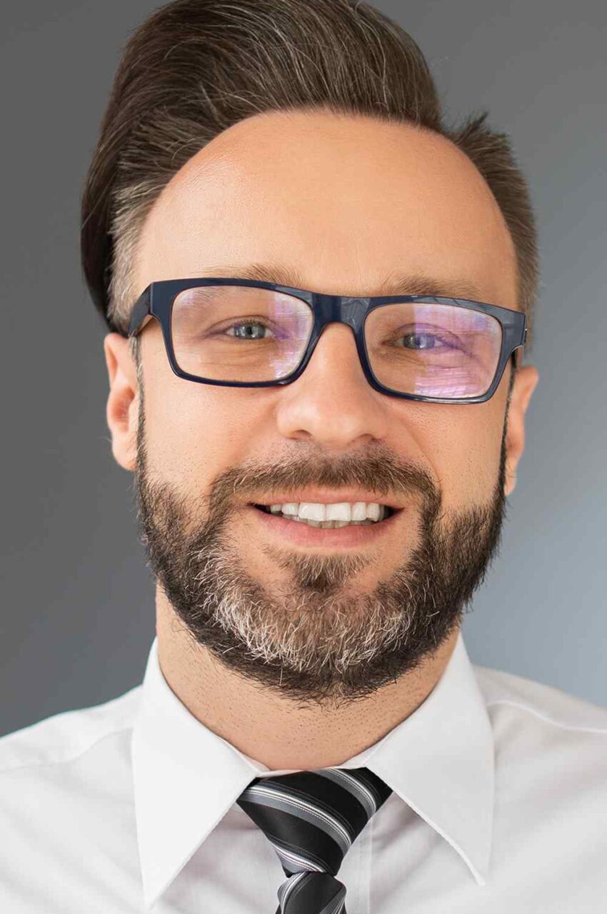 https://tgvcc.hoteltravis.com/wp-content/uploads/2019/02/team_02-850x1280.jpg