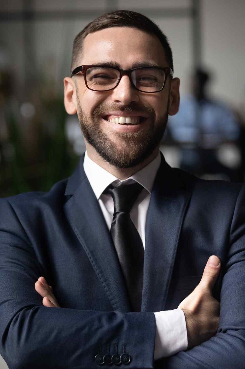 https://tgvcc.hoteltravis.com/wp-content/uploads/2020/08/team_05-850x1280.jpg